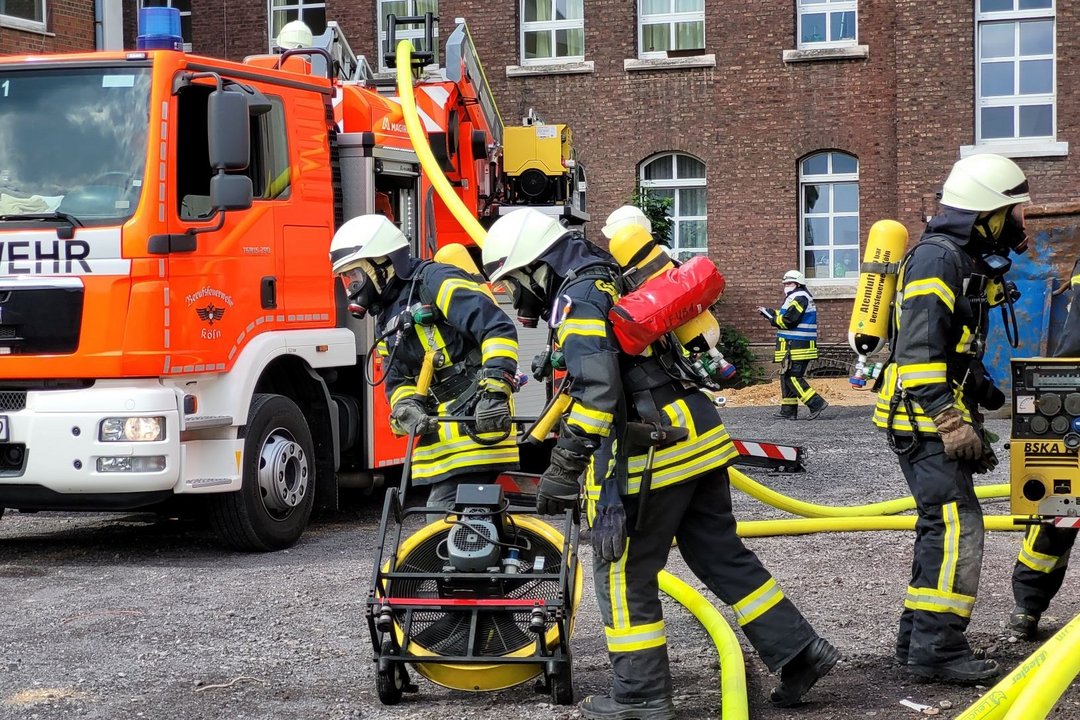 Ausrollen der Wasserschläuche