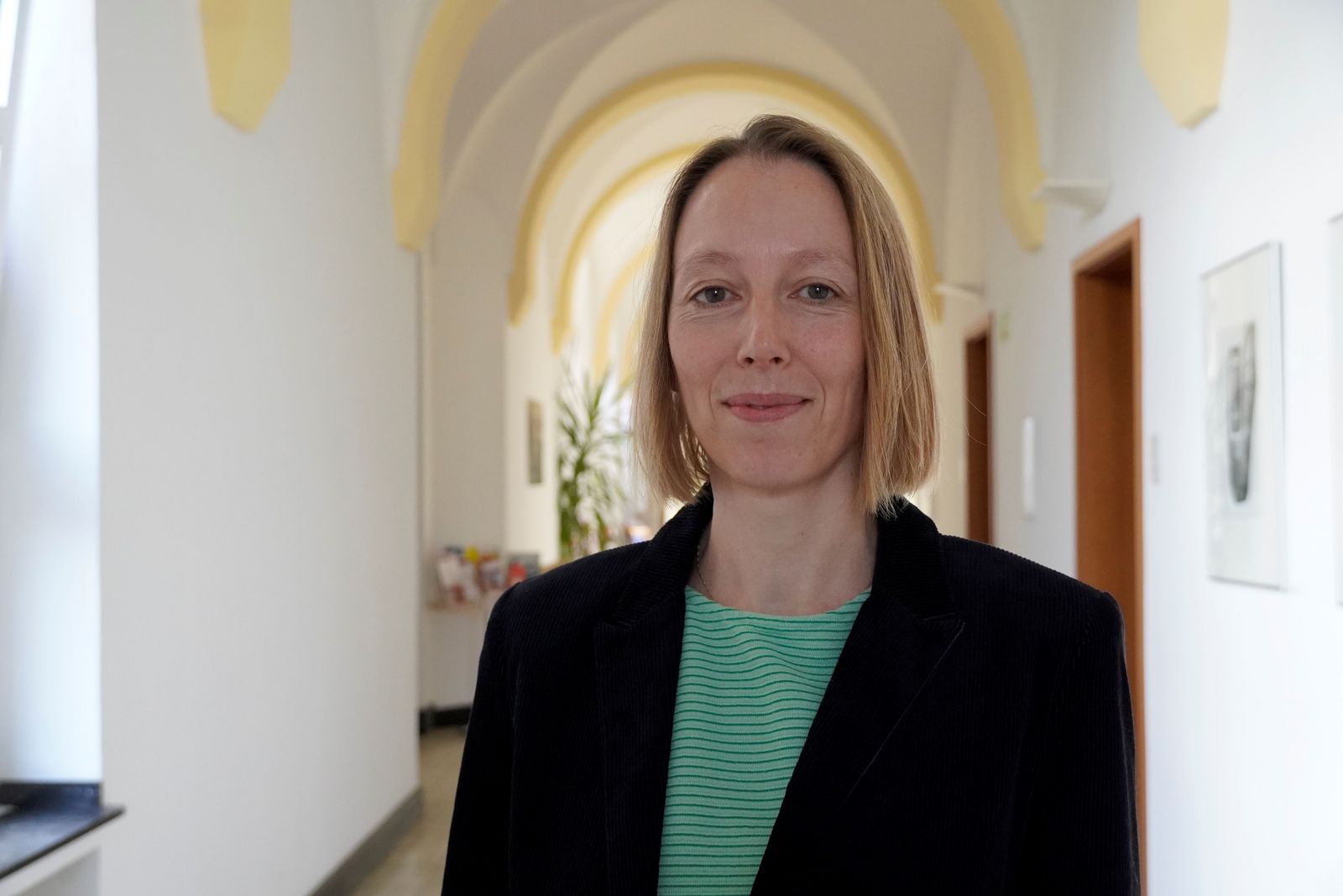 Frau Dr. med. Geyer, Fachärztin für Psychiatrie und Psychotherapie bei der Alexianer Köln GmbH